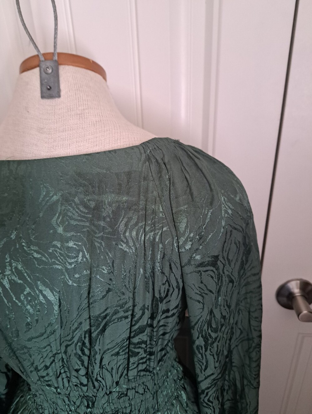 TAYLOR Long Sleeve V-Neck Maxi Dress GREEN embossed smocked lined flowy Small - Picture 8 of 12